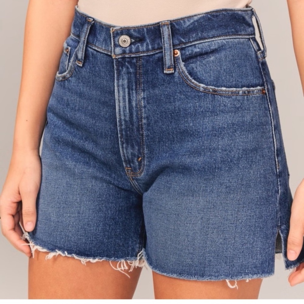 Abercrombie & Fitch 4” mom shorts high rise curve love